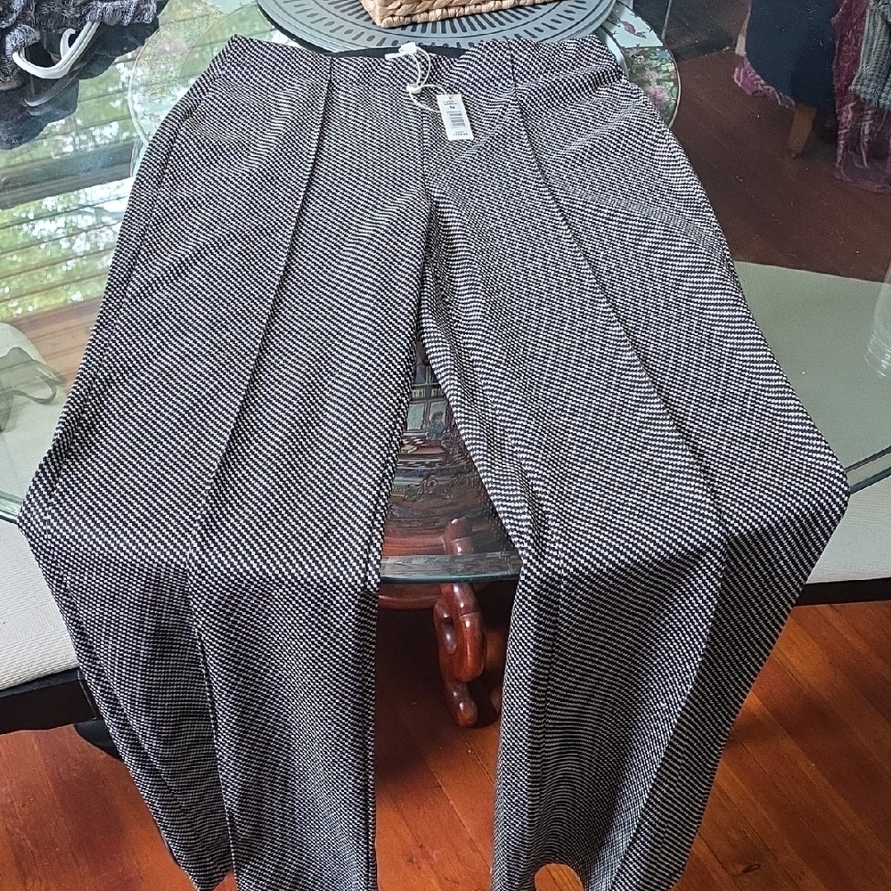 Max Studio Black & White Houndstooth Pintuck Trousers